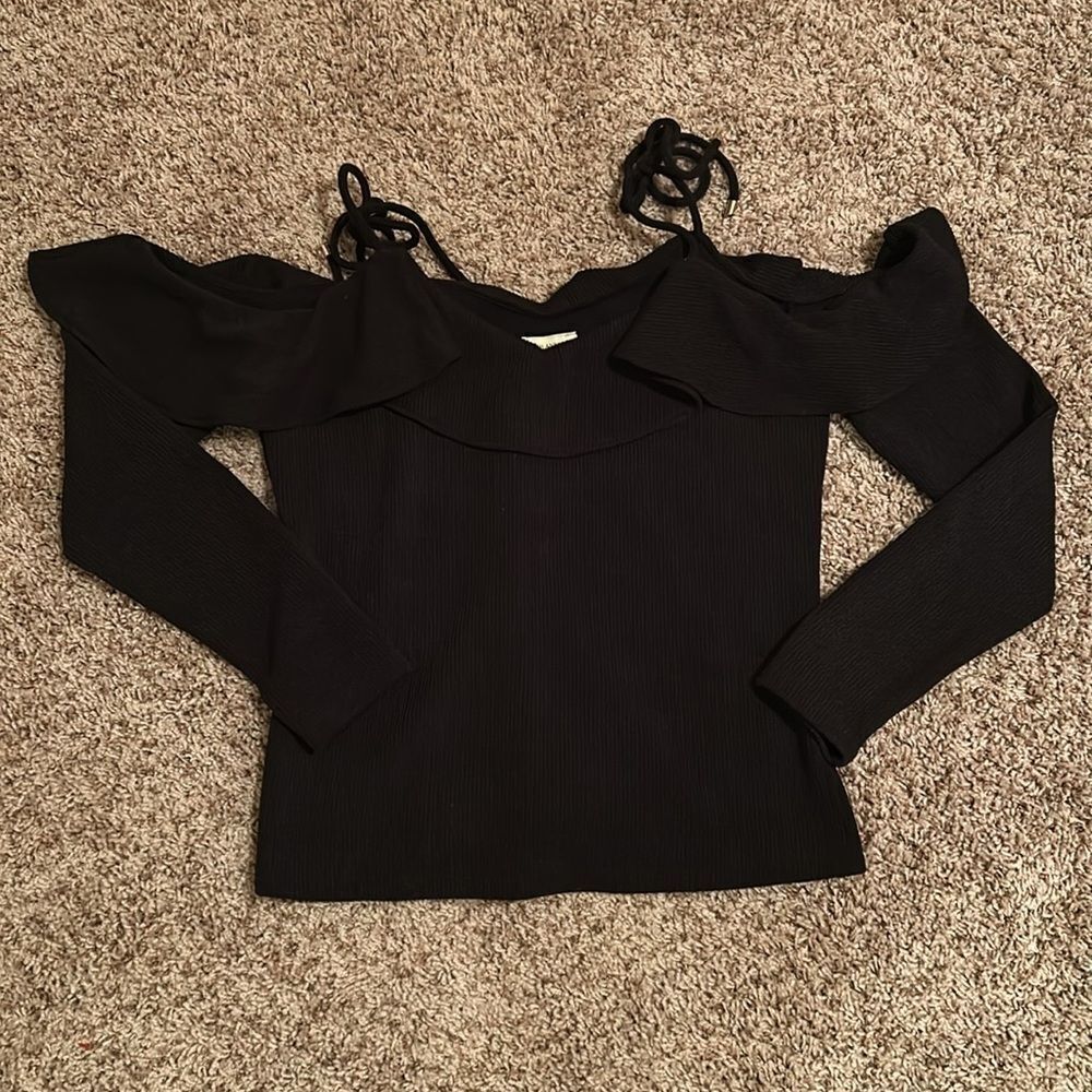 EUC Stitch & Knot Cold Shoulder Sweater (size Large) - Picture 7 of 7
